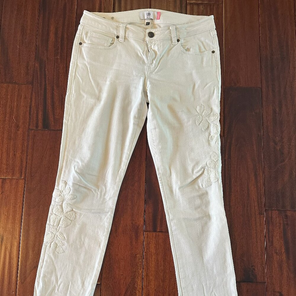 Cabi White Slim Boyfriend Woodstock Embroidered Jeans Style# 5499 VGUC
